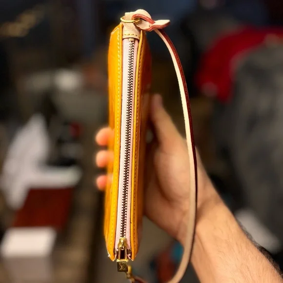 Vintage Louis Vuitton Monogram Vernis Lexington Pouch Jaune Yellow Pink Interior - Picture 9 of 15